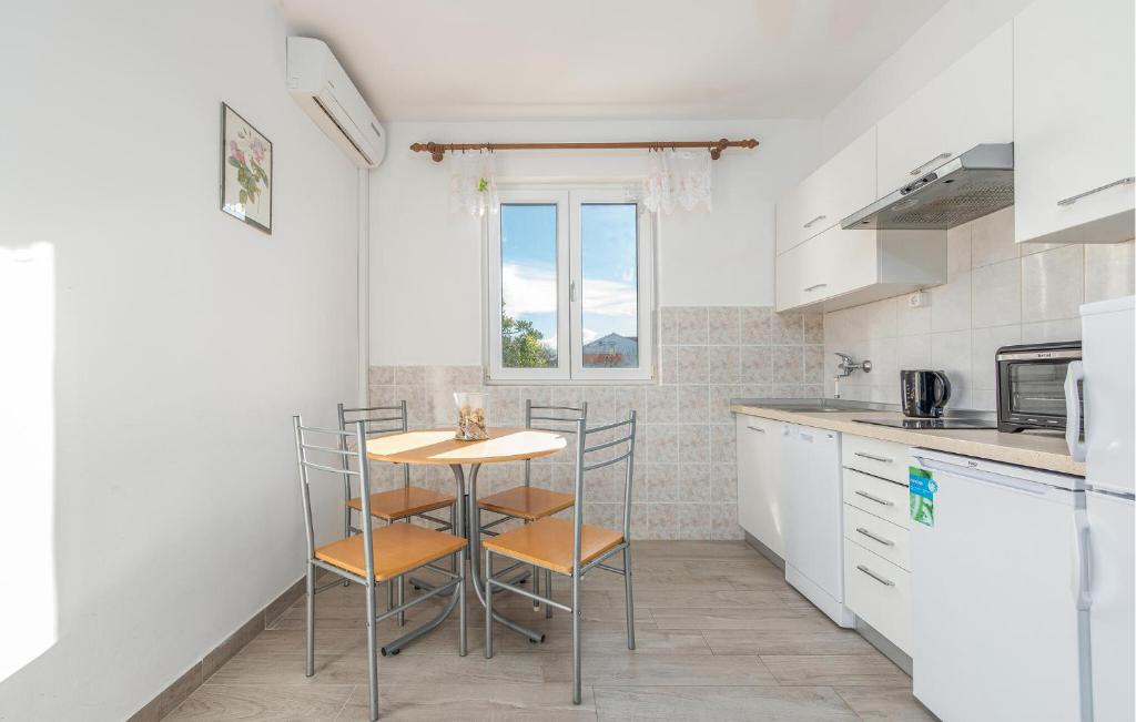 Amazing Apartment In Vlasici With Wi-fi photo 4