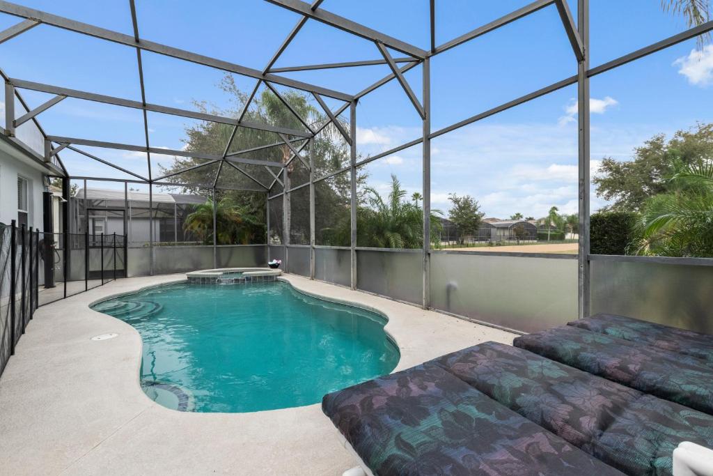 Villa Eman 5bed 4bath with Private pool& Hot Tub close 2 Disney & Legoland photo 3