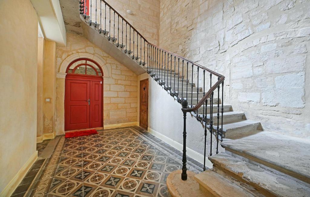 Gorgeous Apartment In Beaucaire With Kitchen photo 4
