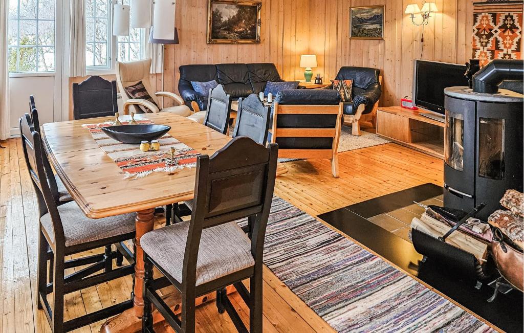 Beautiful 3 Bedroom Home In Uvdal With Kitchen photo 1