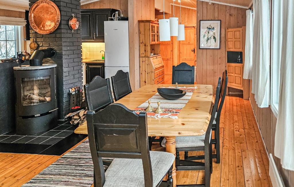 Beautiful 3 Bedroom Home In Uvdal With Kitchen photo 2