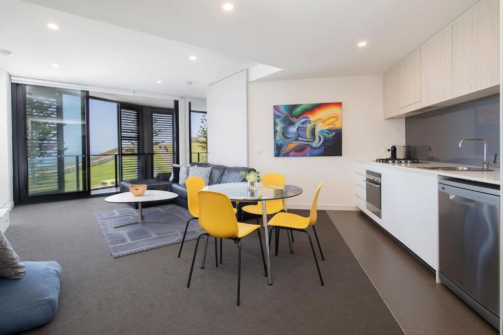 The Sandpiper - A Newy Beachfront Beauty photo 1