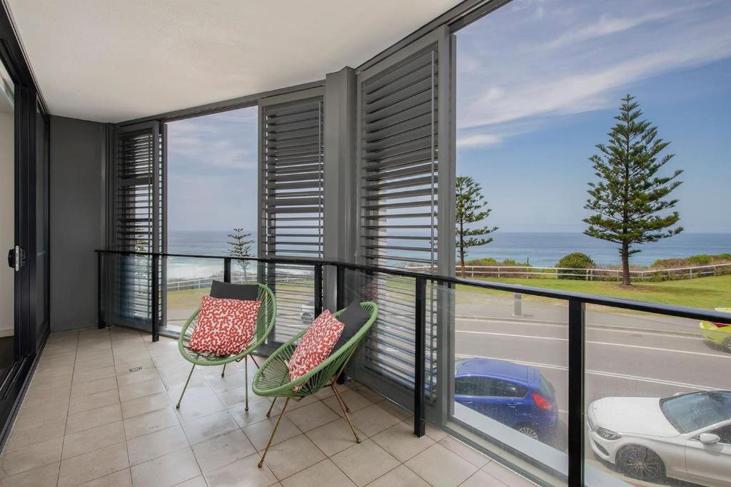 The Sandpiper - A Newy Beachfront Beauty photo 3