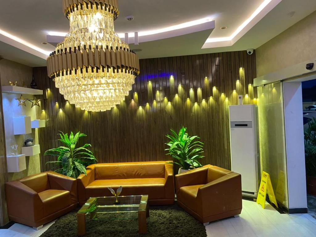 Chillers Hotel and Suites photo 4