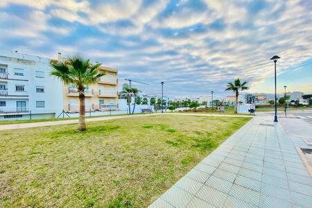 SHR028 MARINSA BEACH 2 bedroom and 2 bathroom photo 4