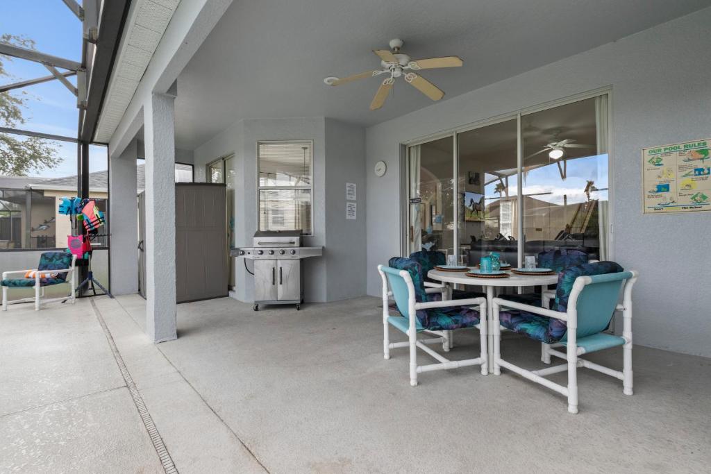Villa Eman 5bed 4bath with Private pool& Hot Tub close 2 Disney & Legoland photo 2