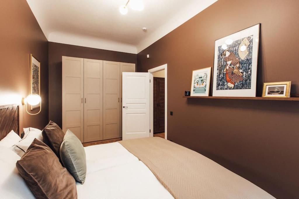 Newly renovated cozy 2 bedroom apartment - Tap to explore photos