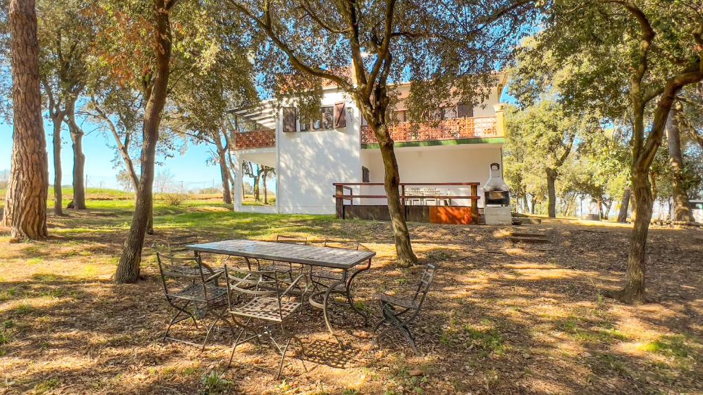 Charming country house with pool and huge garden photo 2
