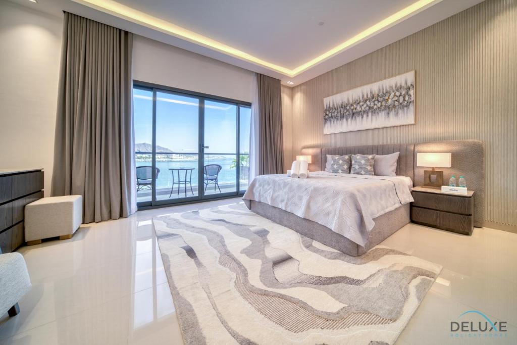 Grand 4BR Villa with Assistant's and Driver's Room Al Dana Island Fujairah by Deluxe Holiday Homes photo 4