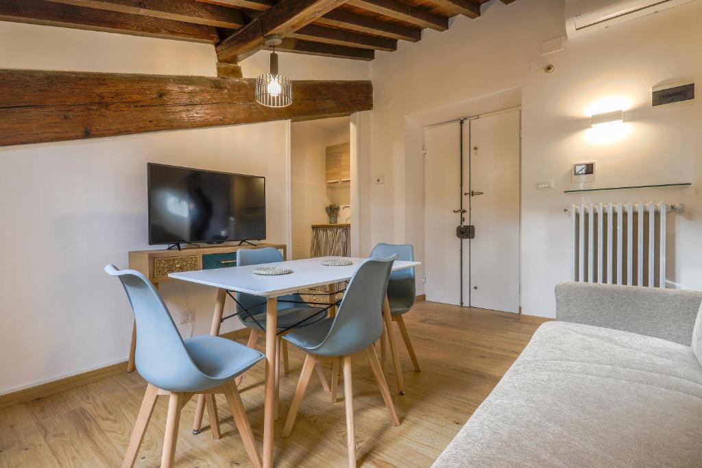 Palazzo Borghese Apartment with Panoramic Terrace - Tap to explore photos