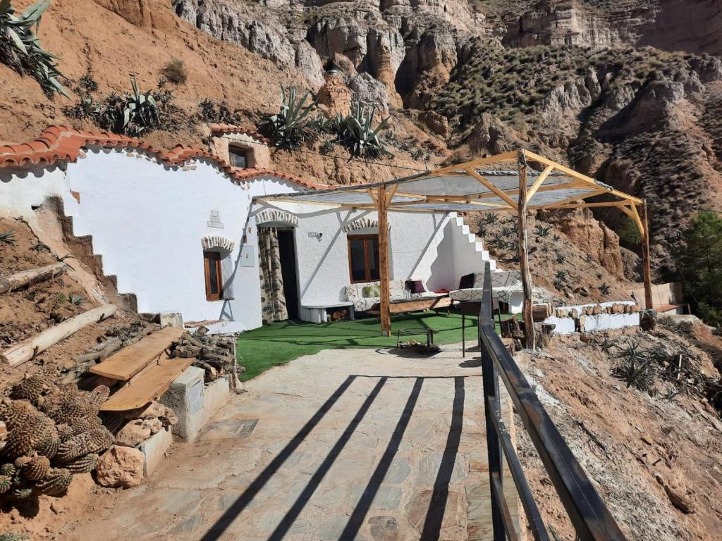 Creatively designed CaveHouse with jacuzzi photo 1