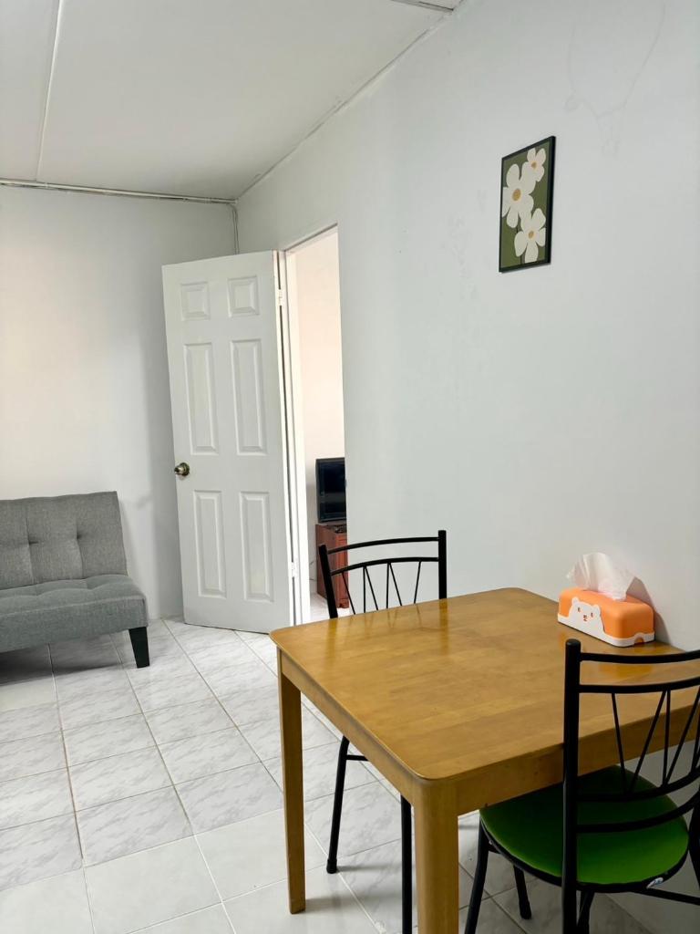 Popular condo T8 Near Impact. photo 4