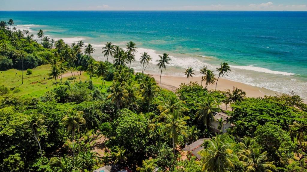 Beach House Kalukatiya - Family Villa, Seaview Room, Garden Room photo 2
