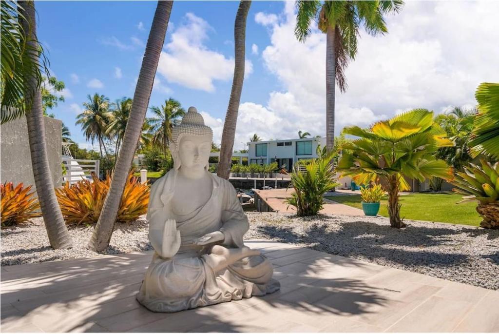 Waterfront Luxury in San Juan photo 3