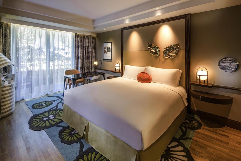 Двухместный (Роскошный номер с 1 кроватью размера «king-size»), Sofitel Singapore Sentosa Resort & Spa