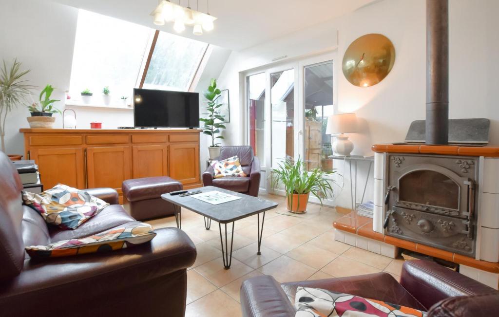 Nice Home In Agon-coutainville With Wifi