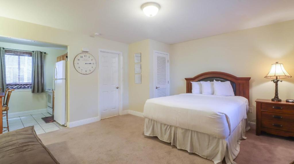 Oak Shores Studio 39 image