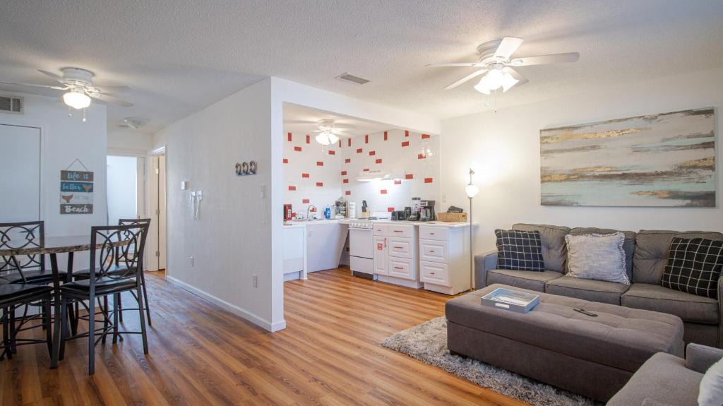 Oak Shores 166 image