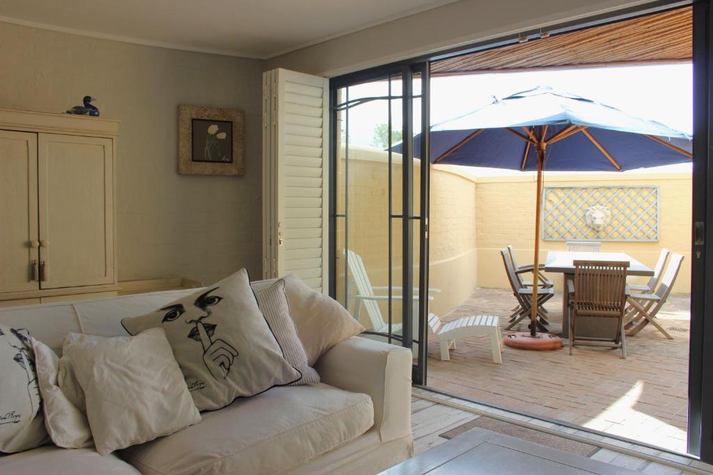 Beachfront Terrace 1 Hout Bay, Cape Town - Tap to explore photos