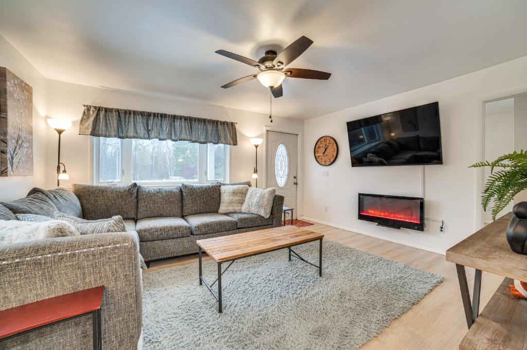 Cozy Petoskey Home Less Than 1 Mi to Little Traverse Bay! photo 3