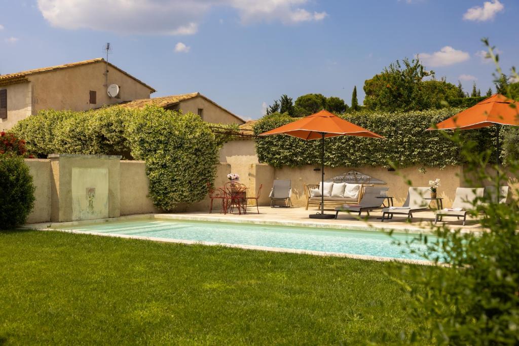 Le Mas Paradou, 5 chambres, piscine privée, accès au village à pied photo 3