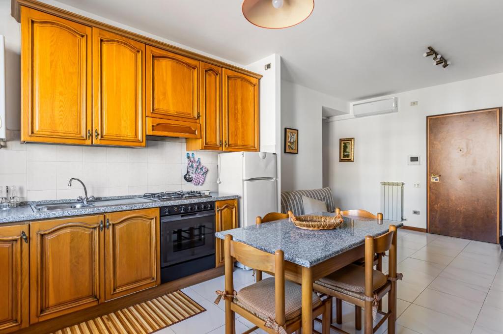 Comfortable Apartment with Parking & Terrace photo 2