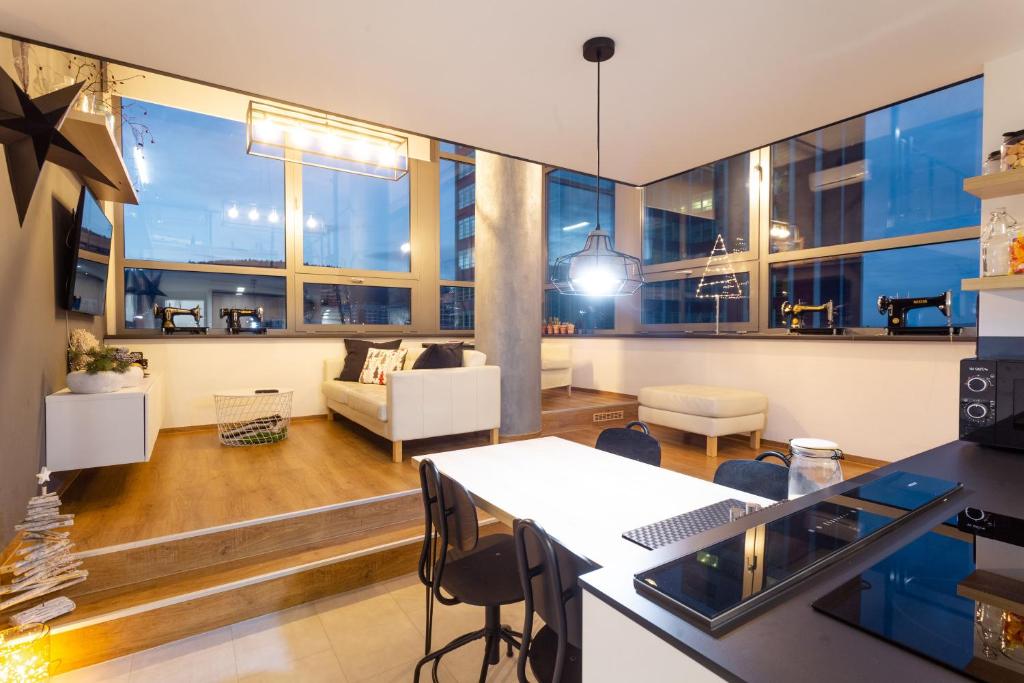 View Skyscraper Bata - loft XL photo 3