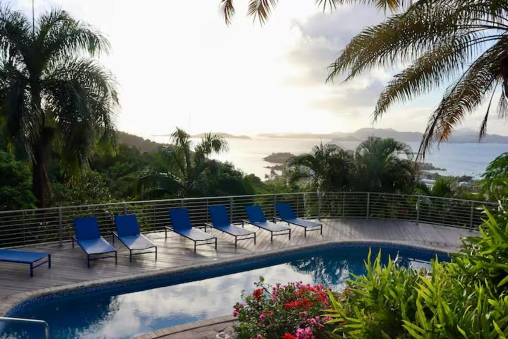 Mandavilla - Inspired USVI photo 1
