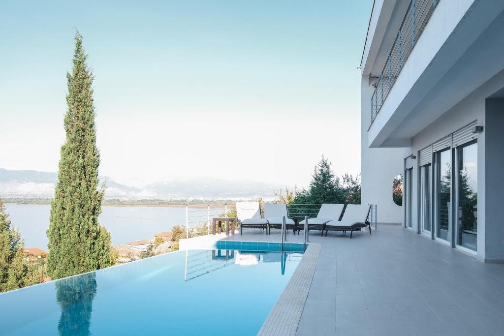 The White Villa photo 3