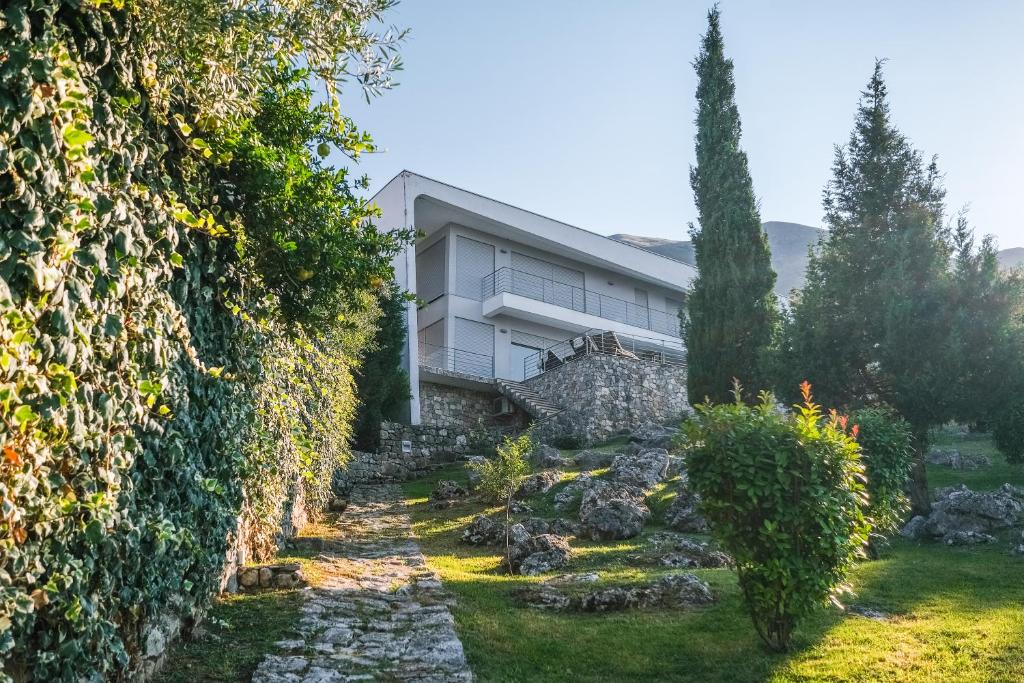 The White Villa photo 1