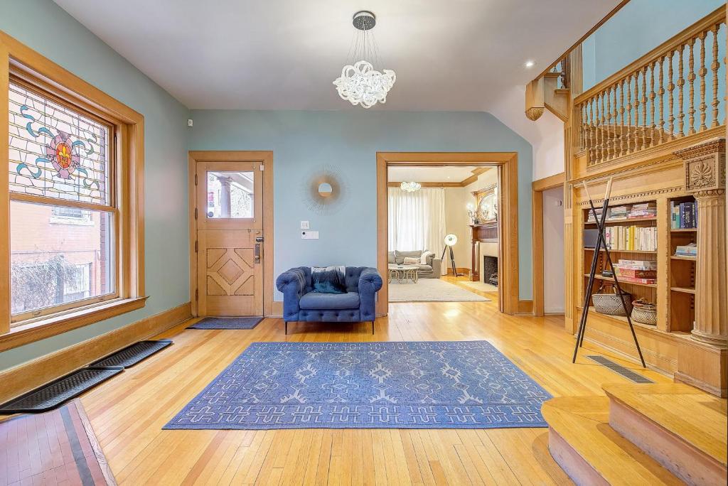 Stunning Historic Home - DT Location! - Sleeps 8 photo 4