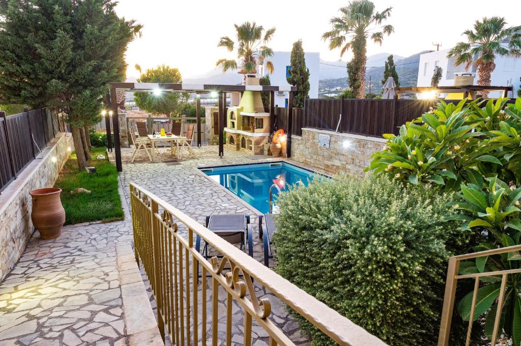 Luxurious Villa with Private Pool photo 2