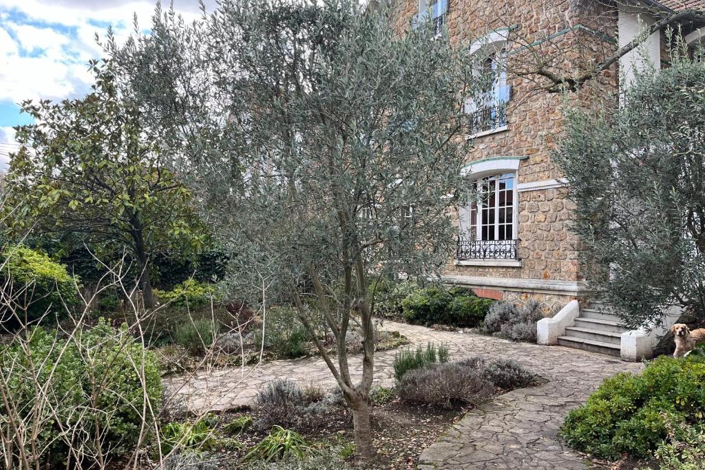 Villa and garden near Paris for the Olympic games photo 1