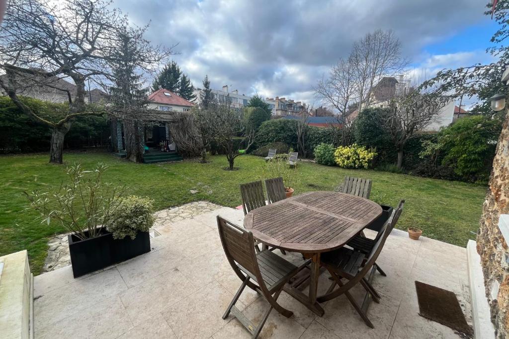Villa and garden near Paris for the Olympic games photo 2
