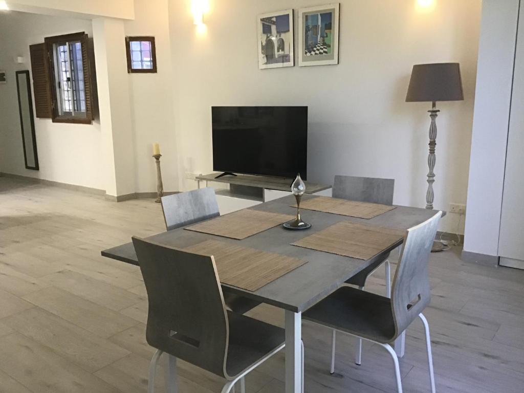 Bahar ic-Caghaq Apartment with private drive-in, equidistant from Sliema and St. Paul's Bay photo 3