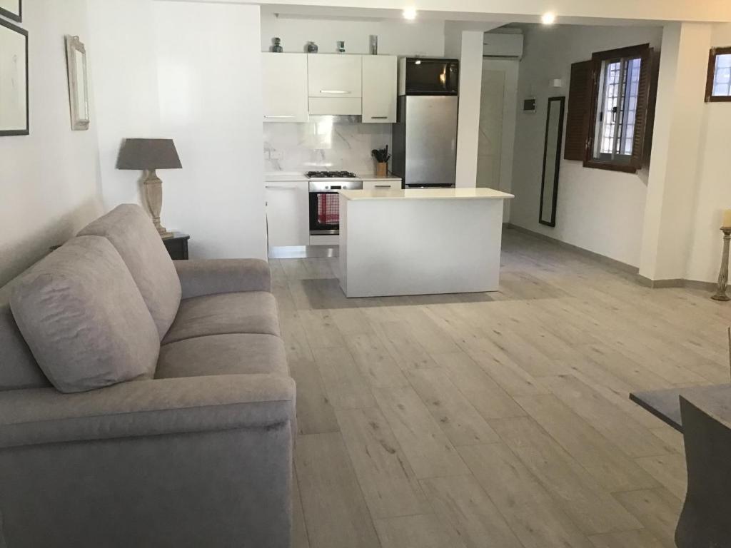 Bahar ic-Caghaq Apartment with private drive-in, equidistant from Sliema and St. Paul's Bay photo 4