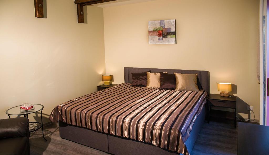 Двухместный (King room with Bath and Patio), Отель Dům U pikové desítky