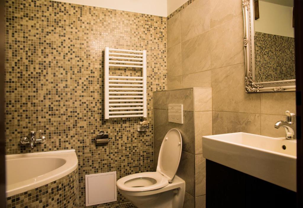 Двухместный (King room with Bath and Patio), Отель Dům U pikové desítky