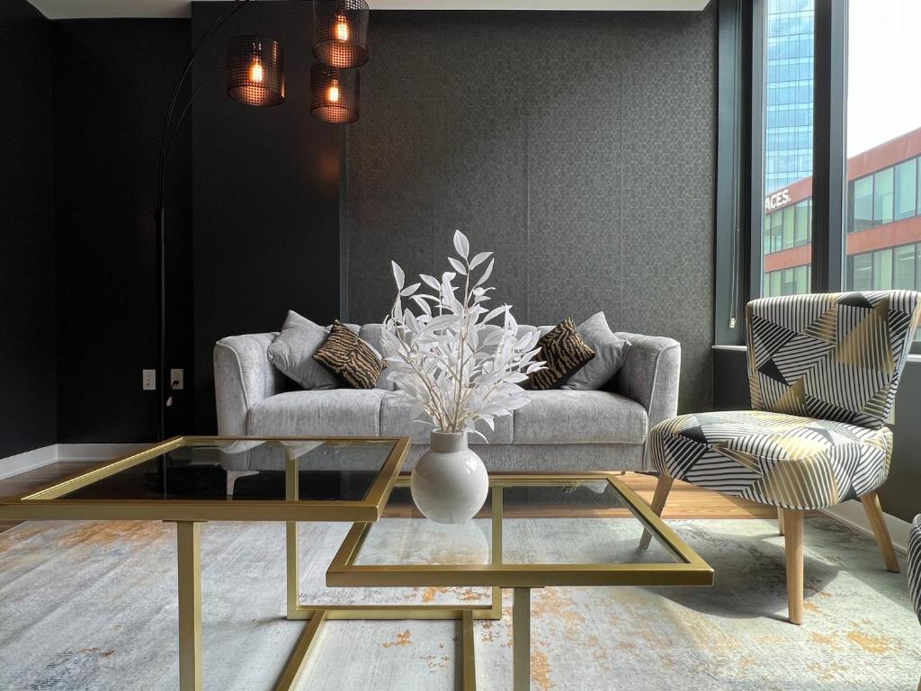 Comfy Nook Tysons King Suite
