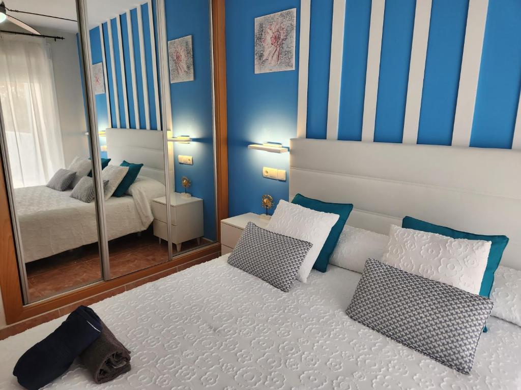 BAJO en PRIMERA LÍNEA de VERA-PLAYA con piscina privada! photo 3
