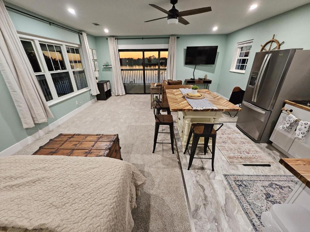 Pensacola Waterfront Retreat photo 1