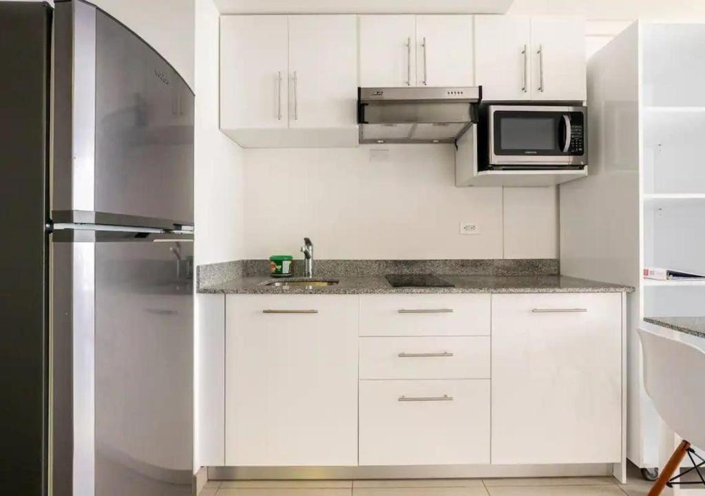Eye Catching Apartment in a Beautiful Neighborhood photo 1