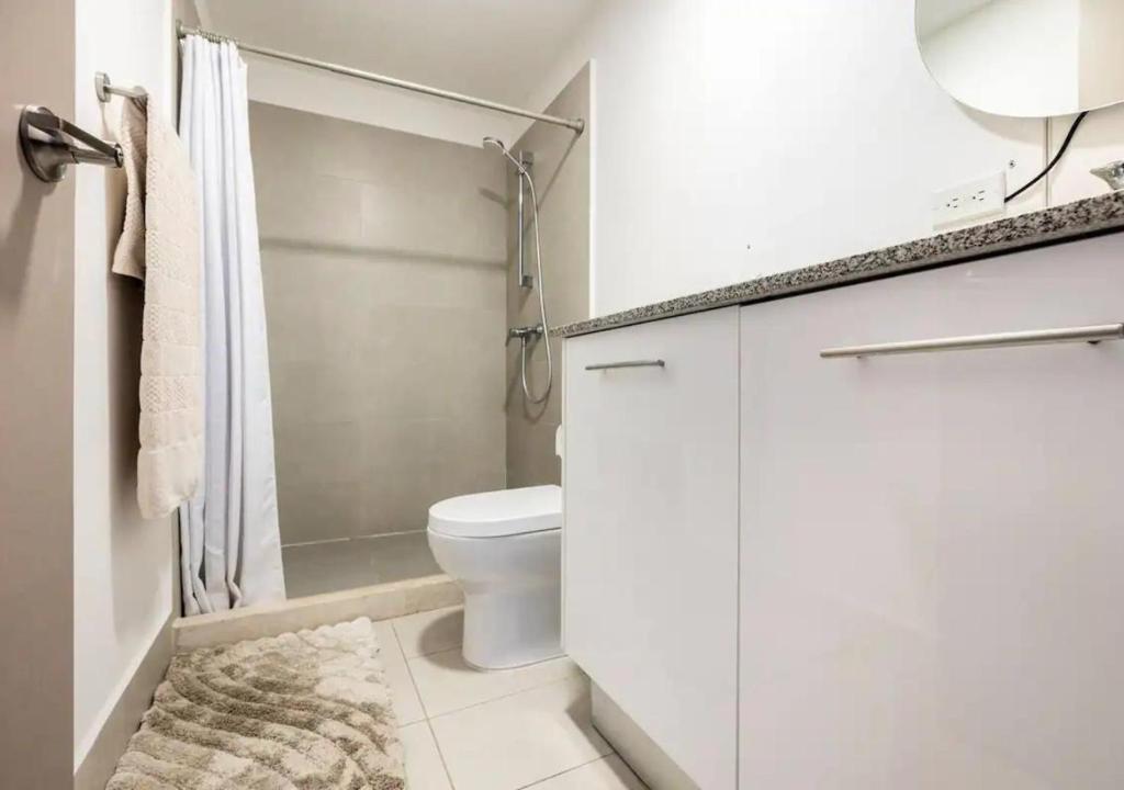 Eye Catching Apartment in a Beautiful Neighborhood photo 3