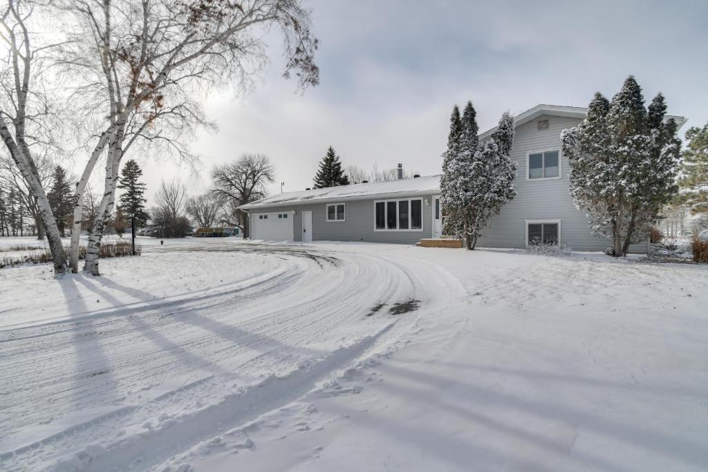 Pet-Friendly Moorhead Home with Private Hot Tub! photo 2