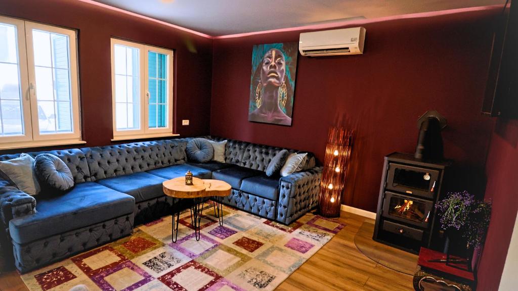Central single house with parking-TOP LOCATION!