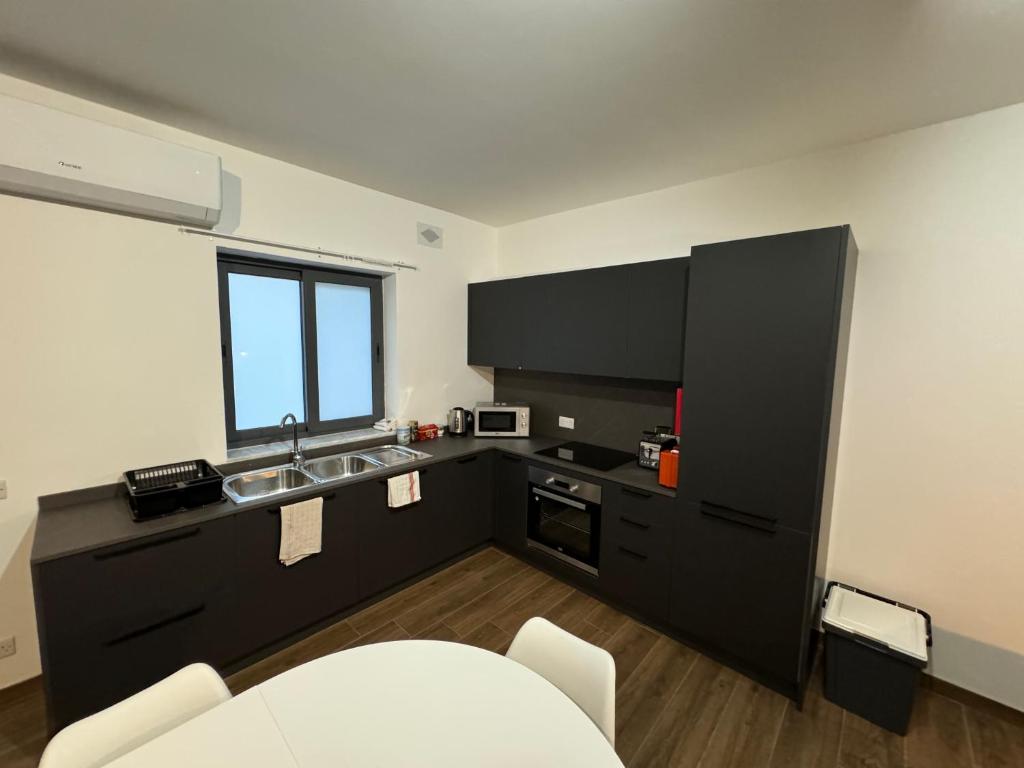 Capital Heights Suite, Victoria photo 3