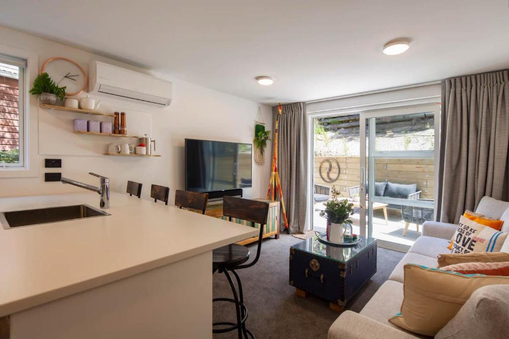 Hillside Villa 2- Walk To Town- AC- Free Parking photo 1