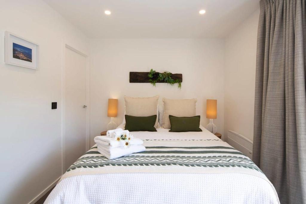 Hillside Villa 4- Walk To Town- AC- Free Parking photo 2