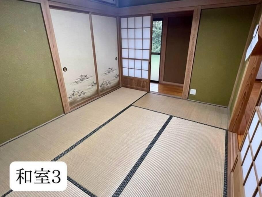 Traditional Japanese house with cherry blossoms photo 1