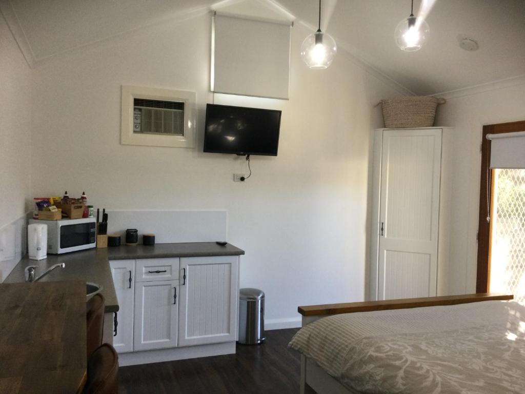 Studio on Denne photo 4